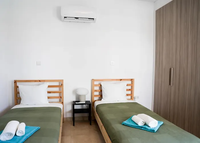 Cosmos C102 Paralimni